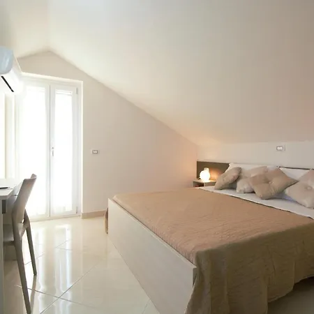 Askia & Breakfast Ascea